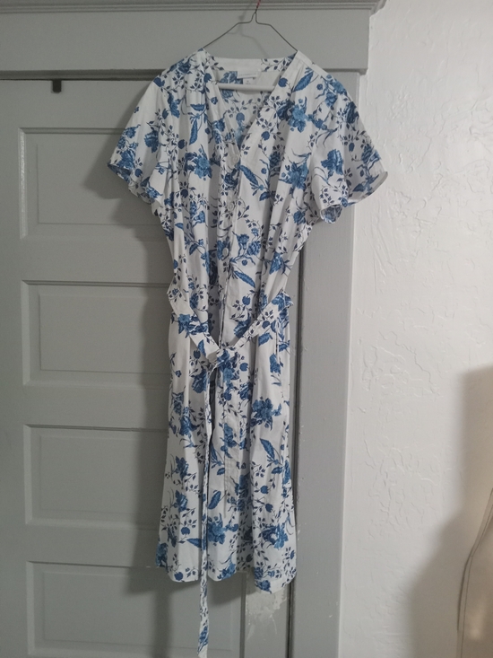 Liz Claiborne Dresses & Skirts - Floral Button Up Midi Dress in Blue and White